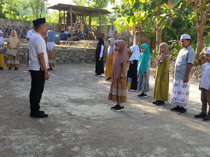 HARI SANTRI